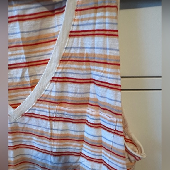 Madewell, V-neck whisper sleeveless tank new with tags size XL. - Picture 4 of 6